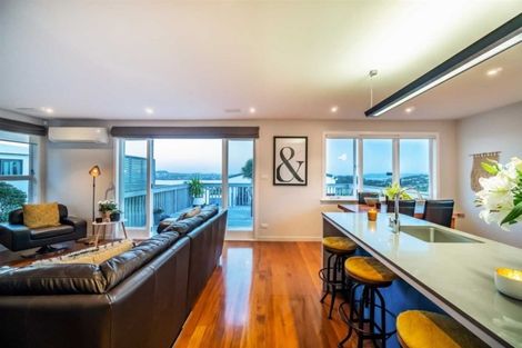 Photo of property in 1/15 Colonial Road, Chatswood, Auckland, 0626