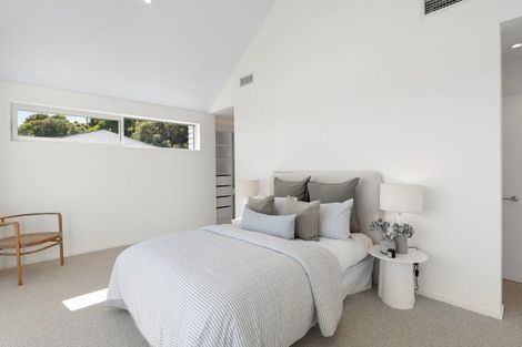 Photo of property in 2/1 The Brae, Mount Pleasant, Christchurch, 8081