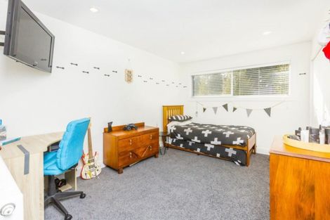 Photo of property in 50 Mount Marua Way, Timberlea, Upper Hutt, 5018