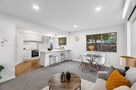 Photo of property in 4/90 Lynwood Road, New Lynn, Auckland, 0600