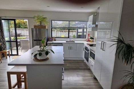 Photo of property in 11 Heta Road, Highlands Park, New Plymouth, 4312
