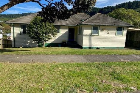 Photo of property in 8 Davidson Crescent, Tawa, Wellington, 5028