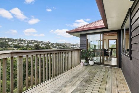 Photo of property in 6 Mcmahon Way, Paparangi, Wellington, 6037