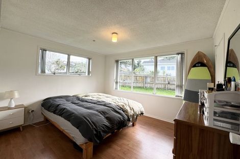 Photo of property in 6 Cottam Grove, Northcross, Auckland, 0632