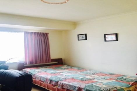 Photo of property in 15 Hillwell Drive, Henderson, Auckland, 0612