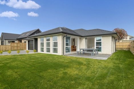 Photo of property in 77 Bert Wall Drive, Omokoroa, 3114