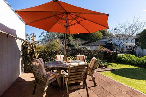 Photo of property in 22 Kinross Drive, Merrilands, New Plymouth, 4312