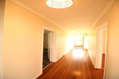 Photo of property in 100 Taikata Road, Te Atatu Peninsula, Auckland, 0610