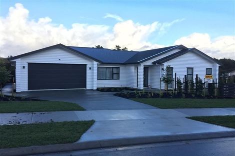 Photo of property in 29 Syd Grant Crescent, Orewa, 0931