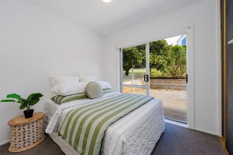 Photo of property in 3 Idyll Place, Northcross, Auckland, 0632