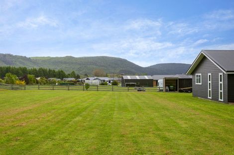 Photo of property in 6 Kahikatea Drive, Kinloch, Taupo, 3377