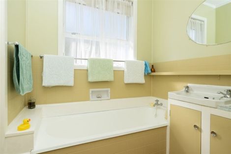 Photo of property in 1 Acacia Crescent, Glenview, Hamilton, 3206