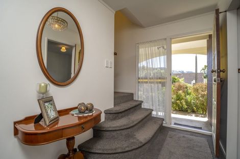 Photo of property in 1 Brasenose Place, Tawa, Wellington, 5028