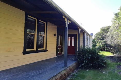 Photo of property in 8 Muhunoa West Road, Ohau, Levin, 5570