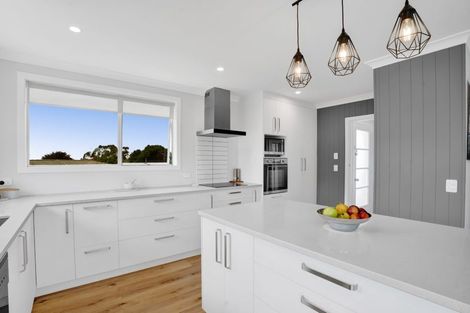 Photo of property in 177 Govett Avenue, Frankleigh Park, New Plymouth, 4310