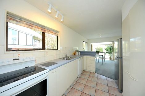 Photo of property in 8 Bayview Place, Cass Bay, Lyttelton, 8082