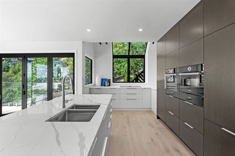 Photo of property in 19 Osmond Lane, Mount Pleasant, Christchurch, 8081