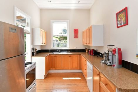 Photo of property in 114 Awaroa Road, Helensville, 0800