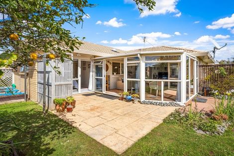 Photo of property in 39 Lakeside Drive, Orewa, 0931