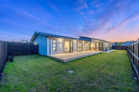 Photo of property in 18 Madden Avenue, Kumeu, 0810