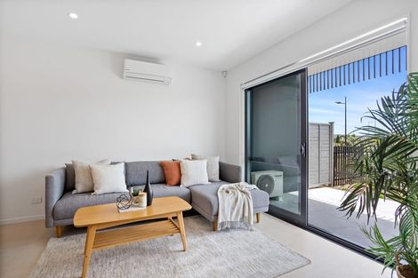 Photo of property in 4 Juniper Drive, Rosehill, Papakura, 2113