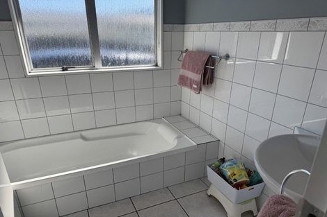 Photo of property in 129 Maungaraki Road, Korokoro, Lower Hutt, 5012