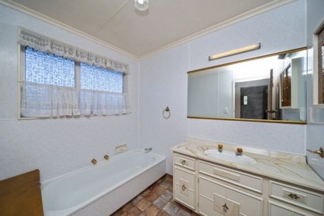 Photo of property in 76 Cressida Avenue, Stratford, 4332