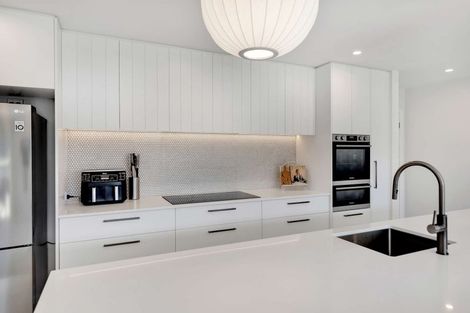 Photo of property in 1 Corsica Court, Fitzherbert, Palmerston North, 4410