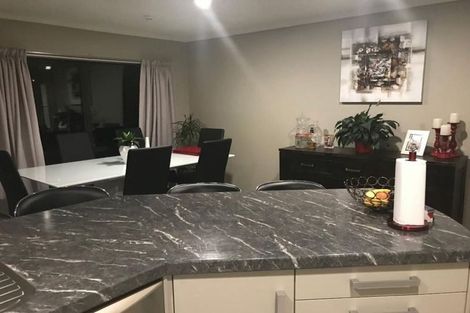 Photo of property in 22 Percy Kinsman Crescent, Riverstone Terraces, Upper Hutt, 5018