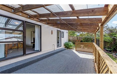 Photo of property in 76a Brian Crescent, Stanmore Bay, Whangaparaoa, 0932