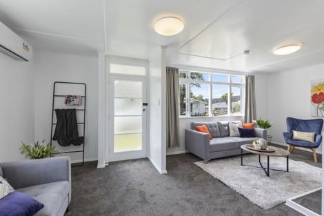 Photo of property in 35 Hanson Grove, Stokes Valley, Lower Hutt, 5019