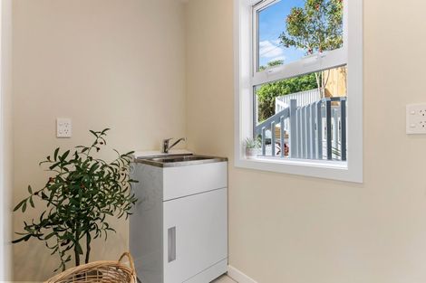 Photo of property in 1 Pinnacle Street, Seatoun, Wellington, 6022