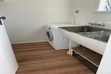 Photo of property in 3 Gloria Avenue, Te Atatu Peninsula, Auckland, 0610