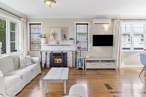 Photo of property in 17 Sackville Street, Martinborough, 5711