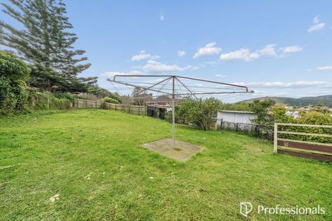 Photo of property in 1 Wakefield Terrace, Tawa, Wellington, 5028