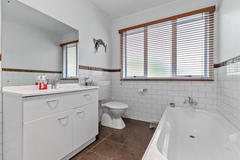 Photo of property in 12 Denton Road, Levin, 5571