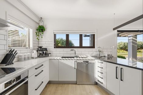 Photo of property in 670 Papamoa Beach Road, Papamoa Beach, Papamoa, 3118