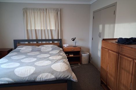Photo of property in 35 Pokohiwi Road, Normandale, Lower Hutt, 5010