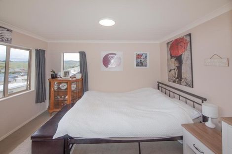 Photo of property in 50 Erlestoke Crescent, Churton Park, Wellington, 6037