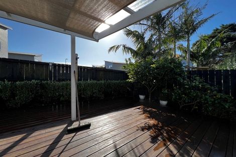 Photo of property in 2/39 Camrose Place, Glenfield, Auckland, 0629