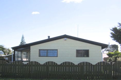 Photo of property in 5 Pratt Avenue, Foxton Beach, Foxton, 4815