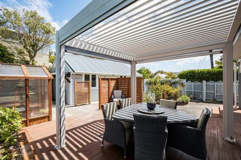 Photo of property in 21 Farm Road, Northland, Wellington, 6012