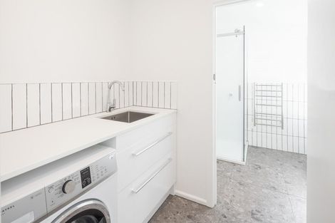 Photo of property in 33 Coote Road, Bluff Hill, Napier, 4110