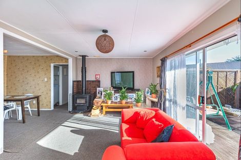 Photo of property in 83 Strathmore Avenue, Levin, 5510