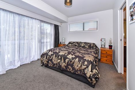 Photo of property in 43 Ray Small Drive, Pahurehure, Papakura, 2113