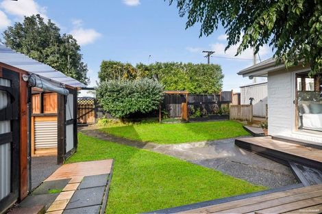 Photo of property in 1/934 East Coast Road, Northcross, Auckland, 0630