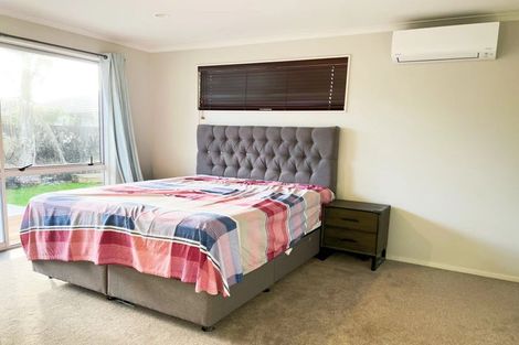 Photo of property in 18 Huntington Park Drive, Greenhithe, Auckland, 0632