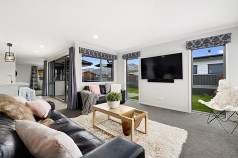 Photo of property in 5 Magnetic Place, Cromwell, 9310