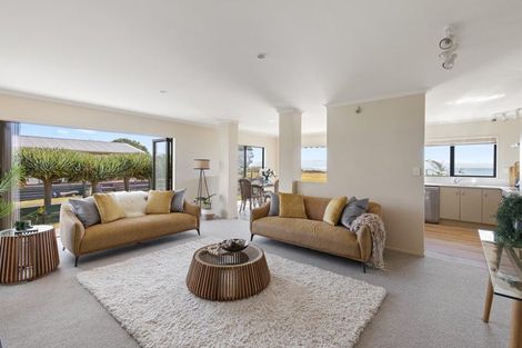 Photo of property in 915 East Coast Road, Kaiaua, Pokeno, 2473