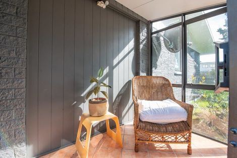 Photo of property in 8b Wyndham Road, Hannahs Bay, Rotorua, 3010